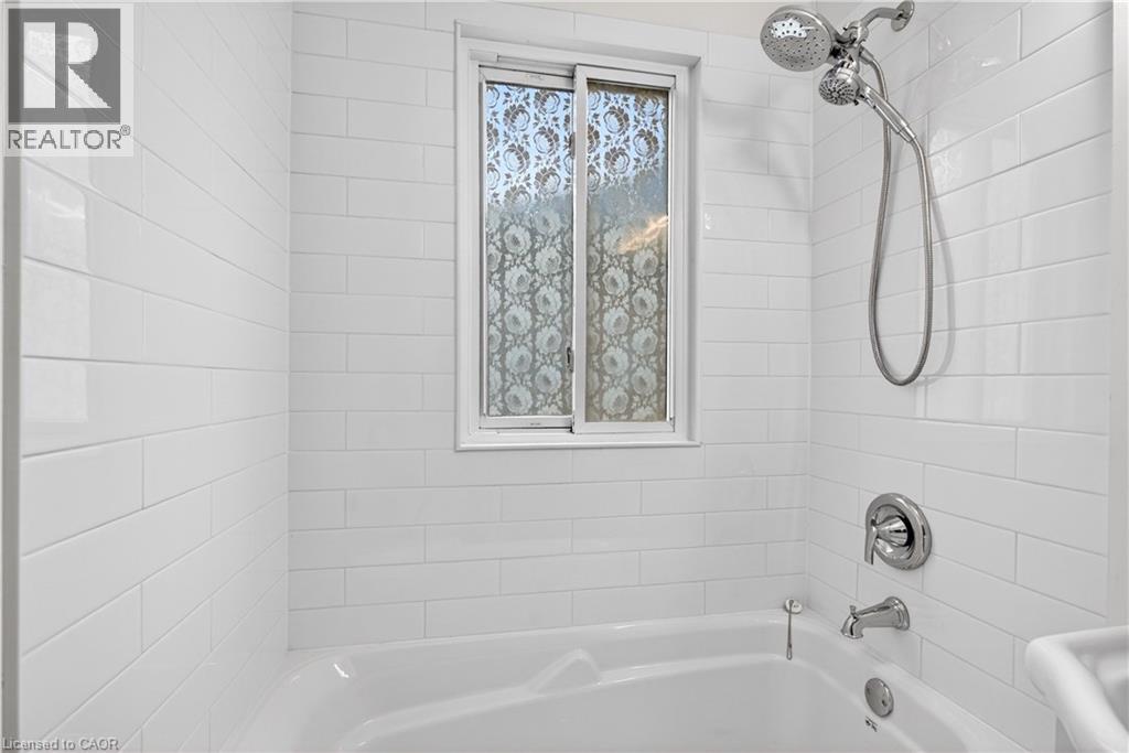 447 Melvin Avenue, Hamilton, Ontario L8H 2L6 - Photo 14 - 40833377