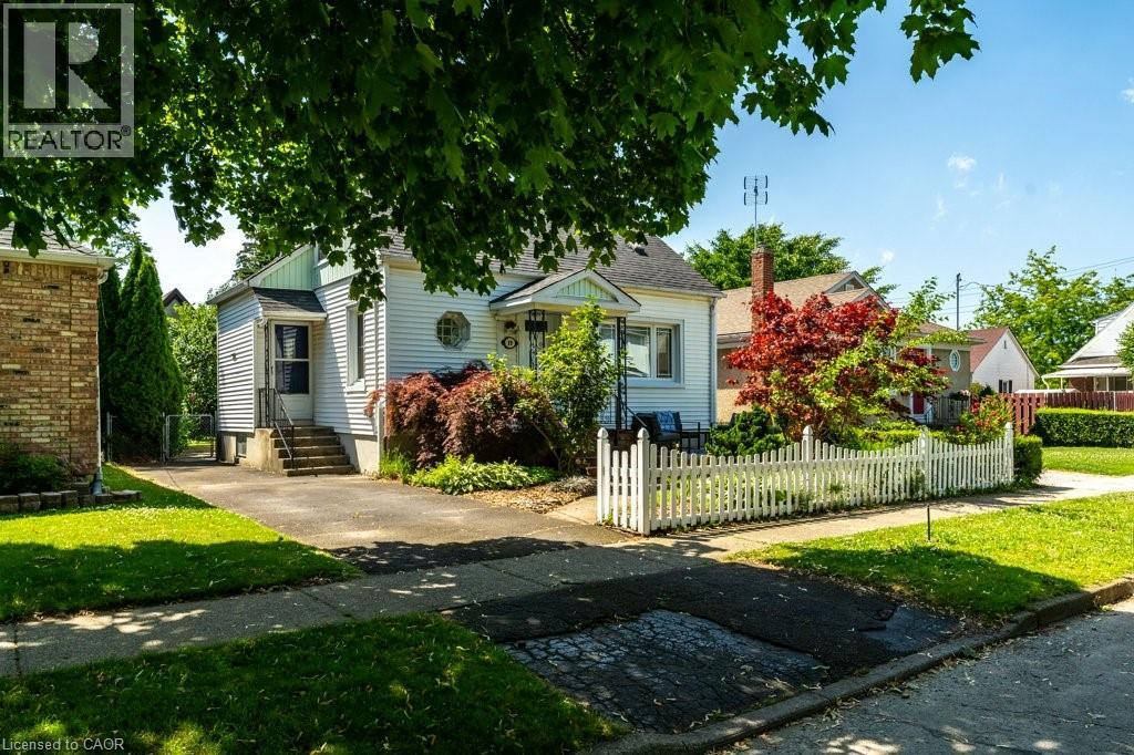 19 Columbia Street, St. Catharines, Ontario  L2R 5H5 - Photo 1 - 40832023