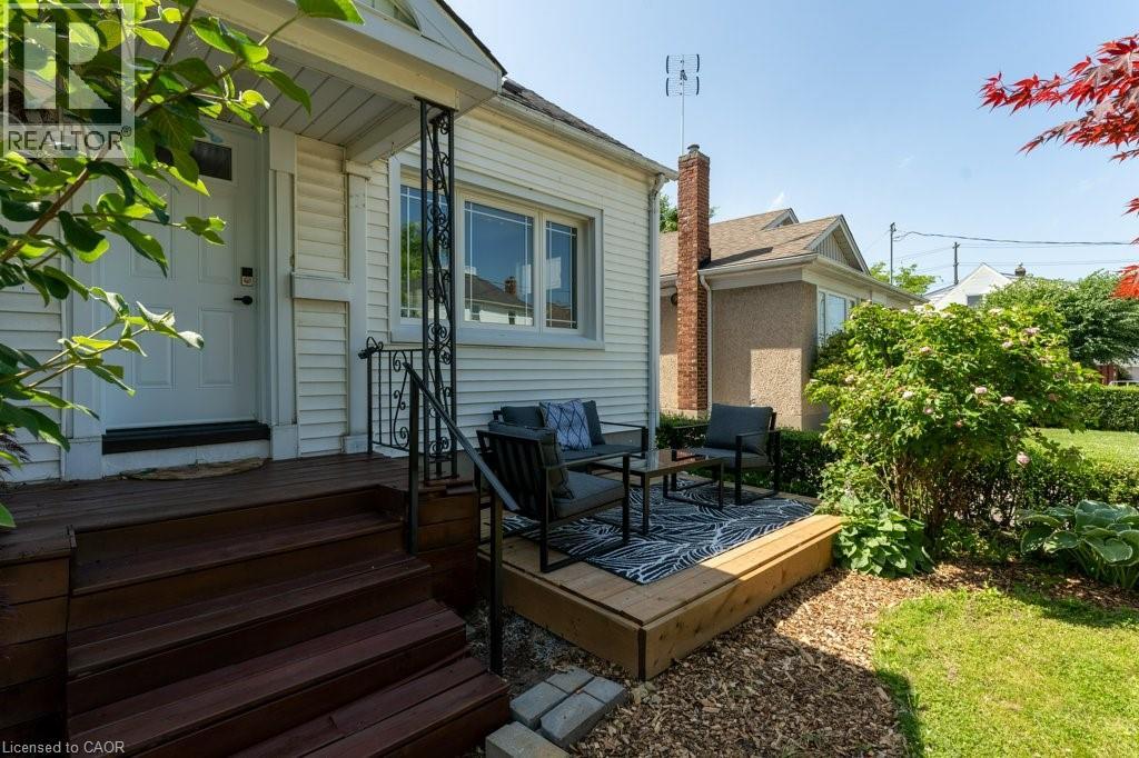 19 Columbia Street, St. Catharines, Ontario  L2R 5H5 - Photo 5 - 40832023