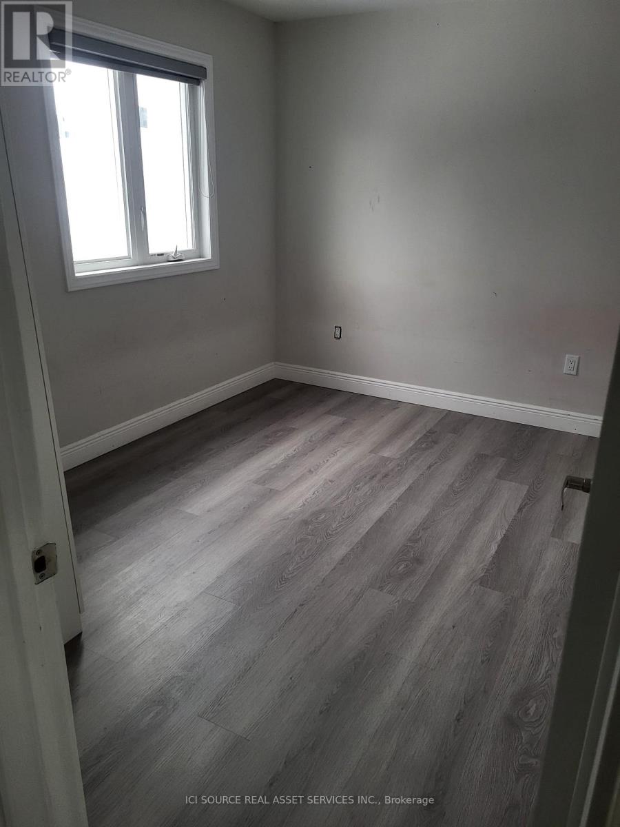 E - 6447 Culp Street, Niagara Falls, Ontario  L2G 2C2 - Photo 4 - X12293476