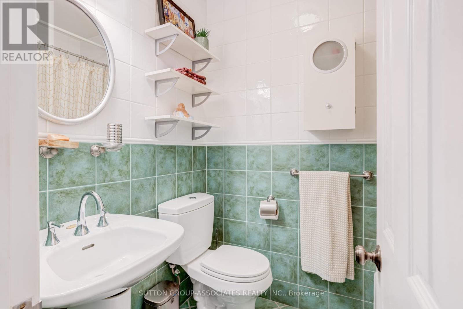 32a Vermont Avenue, Toronto, Ontario  M6G 1X7 - Photo 27 - C13190626