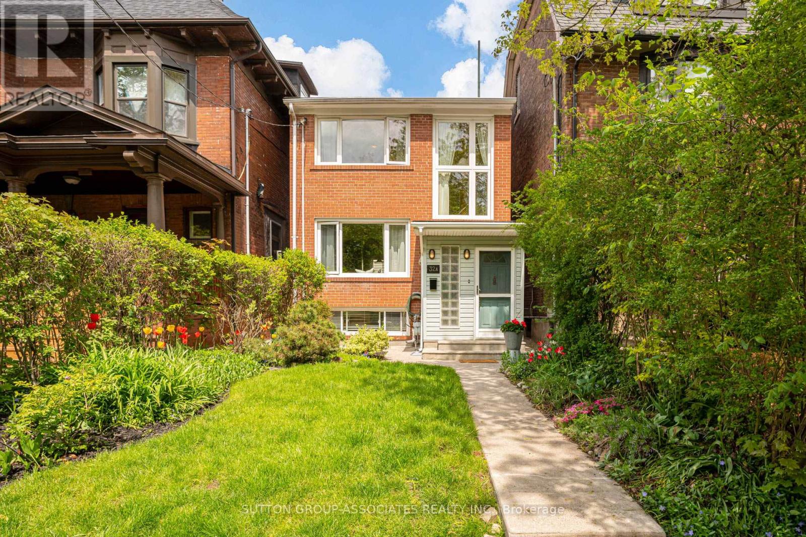 32a Vermont Avenue, Toronto, Ontario  M6G 1X7 - Photo 3 - C13190626