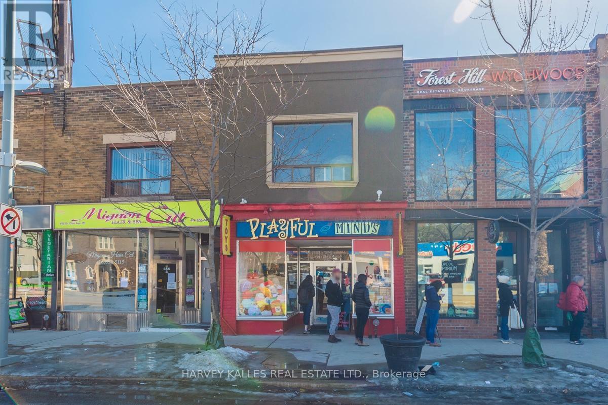 UPPER - 657 ST CLAIR AVENUE W, Toronto, Ontario