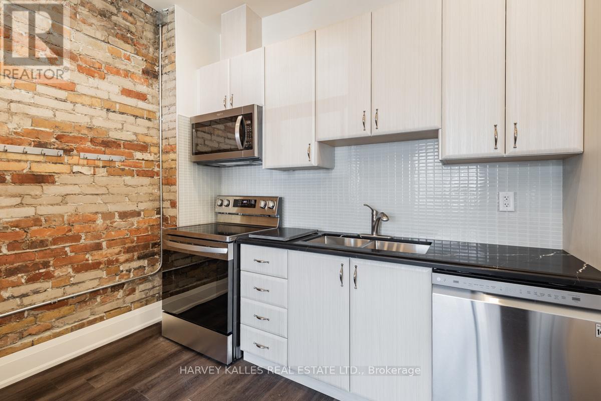 Upper - 657 St Clair Avenue W, Toronto, Ontario  M6C 1A7 - Photo 11 - C13191762