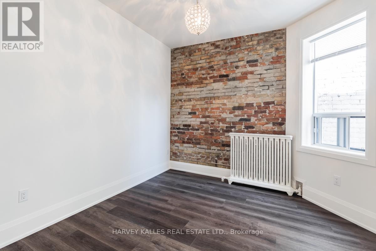 Upper - 657 St Clair Avenue W, Toronto, Ontario  M6C 1A7 - Photo 12 - C13191762