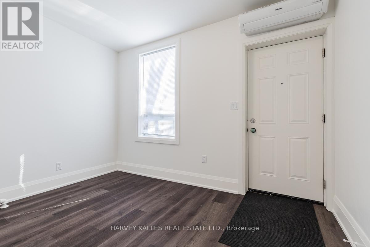 Upper - 657 St Clair Avenue W, Toronto, Ontario  M6C 1A7 - Photo 14 - C13191762