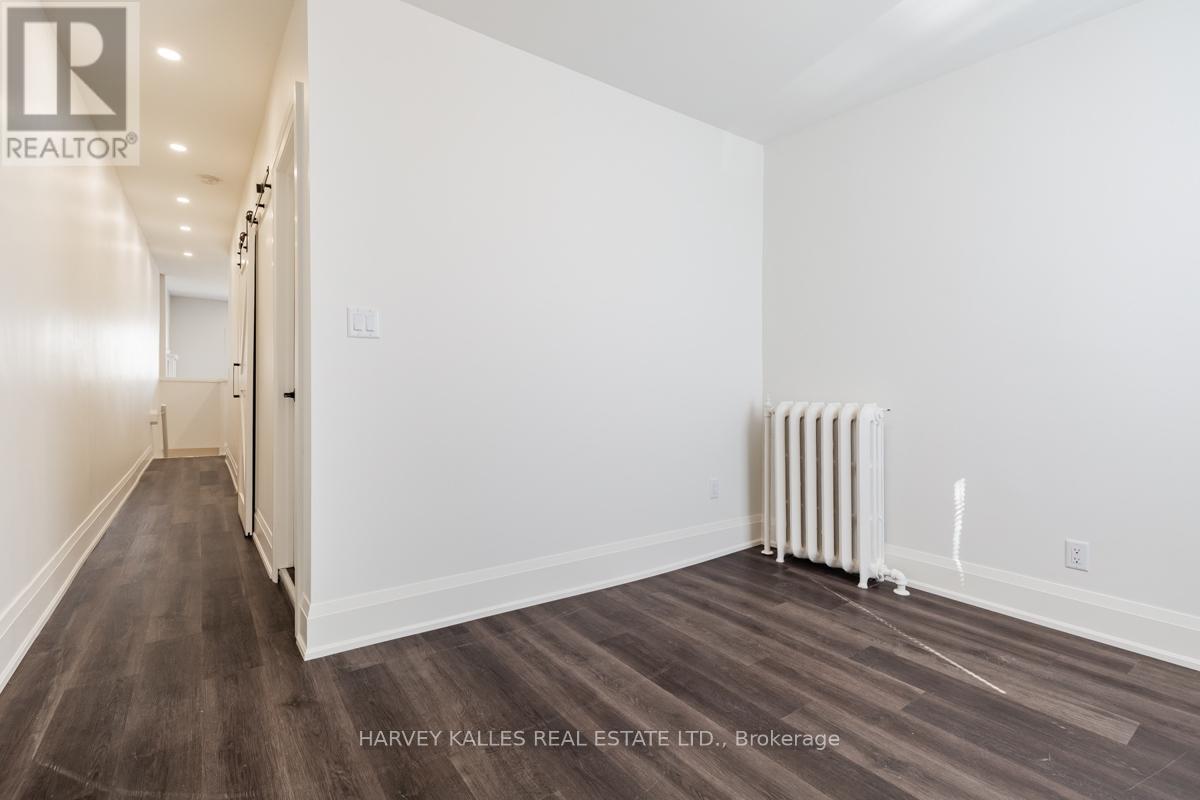 Upper - 657 St Clair Avenue W, Toronto, Ontario  M6C 1A7 - Photo 15 - C13191762