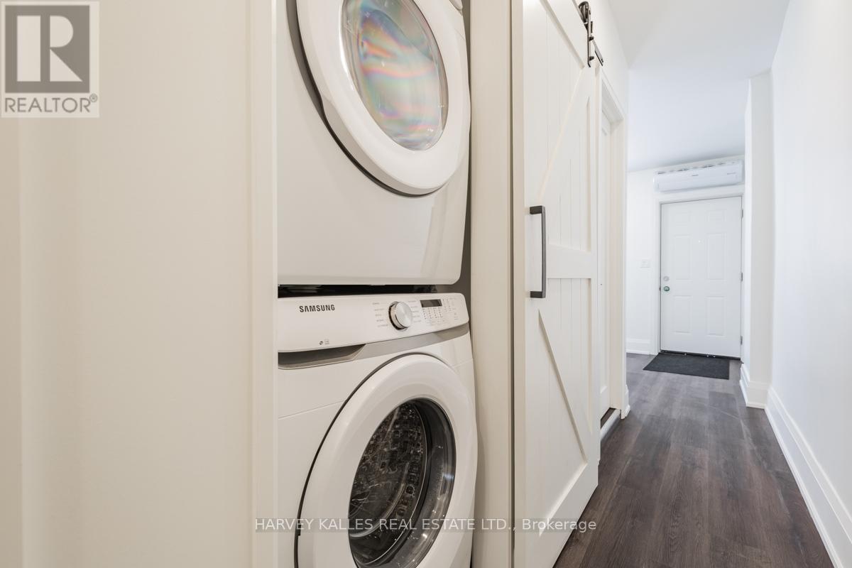 Upper - 657 St Clair Avenue W, Toronto, Ontario  M6C 1A7 - Photo 16 - C13191762