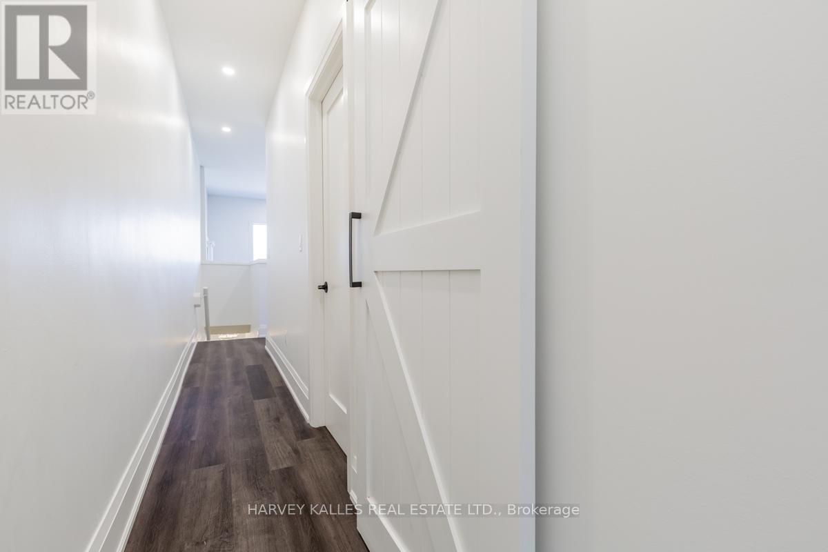 Upper - 657 St Clair Avenue W, Toronto, Ontario  M6C 1A7 - Photo 17 - C13191762