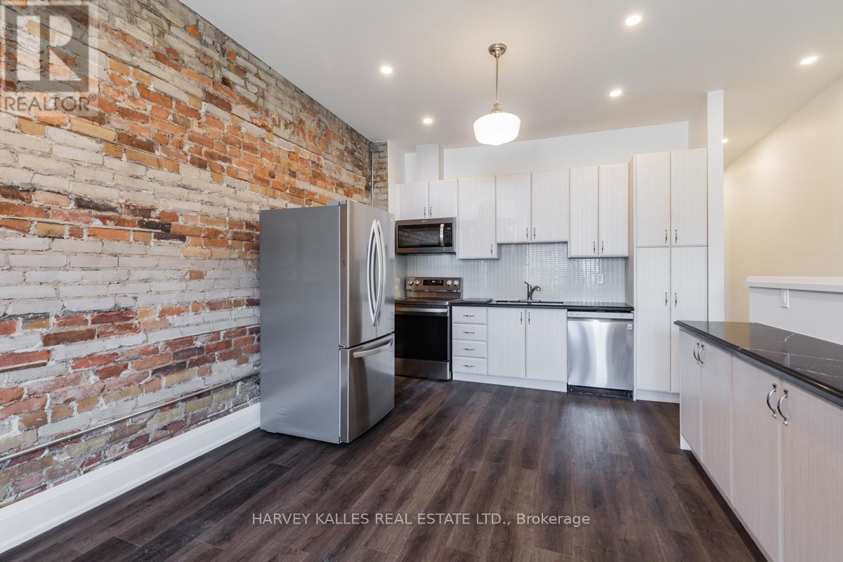 Upper - 657 St Clair Avenue W, Toronto, Ontario  M6C 1A7 - Photo 2 - C13191762