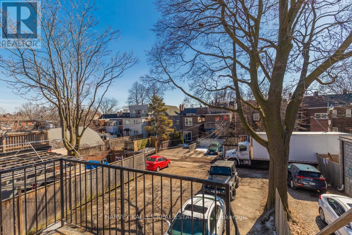 Upper - 657 St Clair Avenue W, Toronto, Ontario  M6C 1A7 - Photo 20 - C13191762