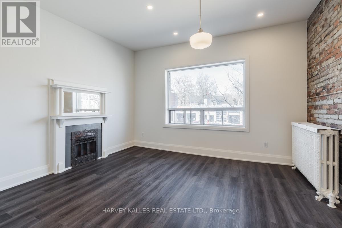 Upper - 657 St Clair Avenue W, Toronto, Ontario  M6C 1A7 - Photo 3 - C13191762