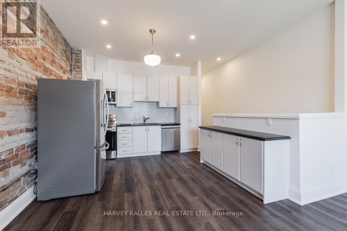 Upper - 657 St Clair Avenue W, Toronto, Ontario  M6C 1A7 - Photo 4 - C13191762