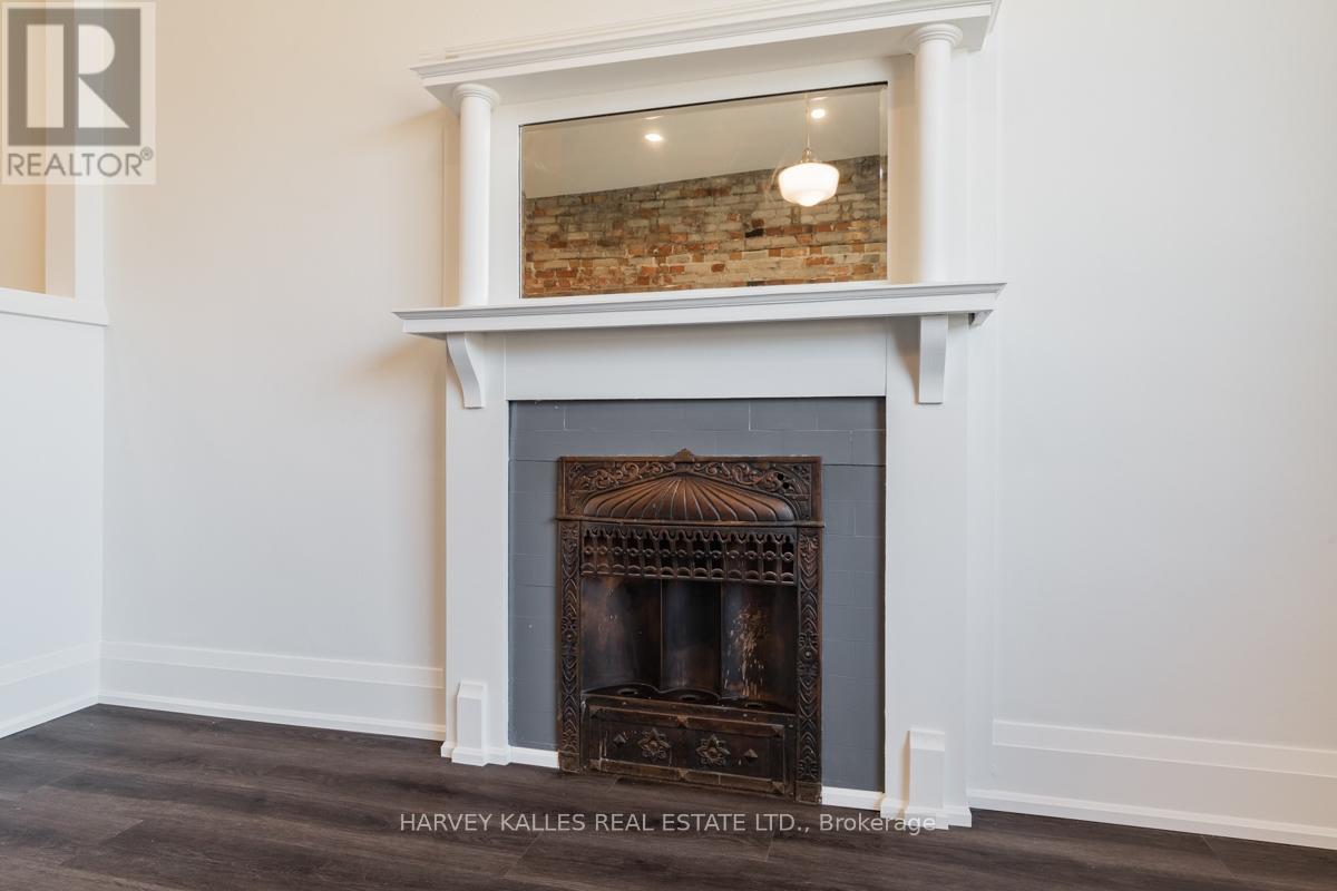 Upper - 657 St Clair Avenue W, Toronto, Ontario  M6C 1A7 - Photo 7 - C13191762