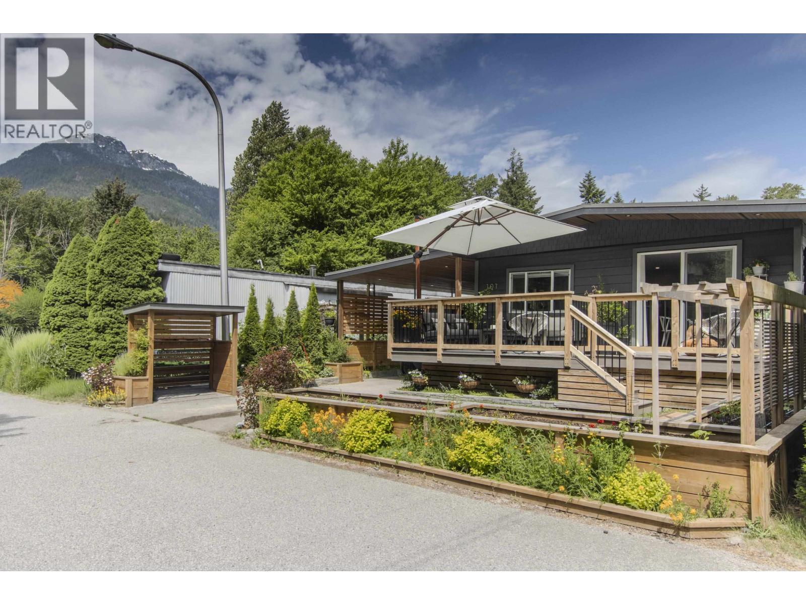 101 40157 Government Road, Squamish, British Columbia  V8B 0B3 - Photo 2 - R3127065