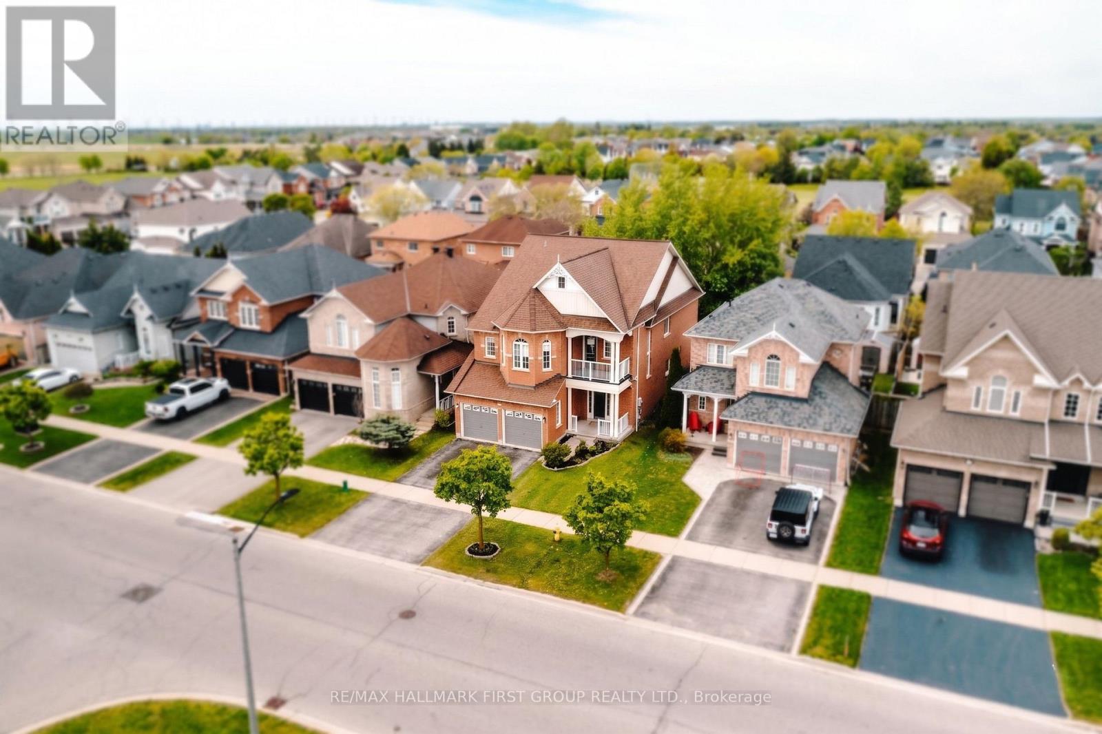 62 CACHET BOULEVARD, Whitby, Ontario