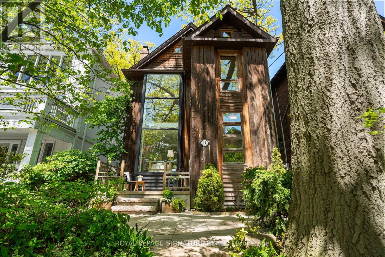 <div class="slider-price">$2,499,999</div><p>14 Hazel Avenue, Toronto, Ontario</p>