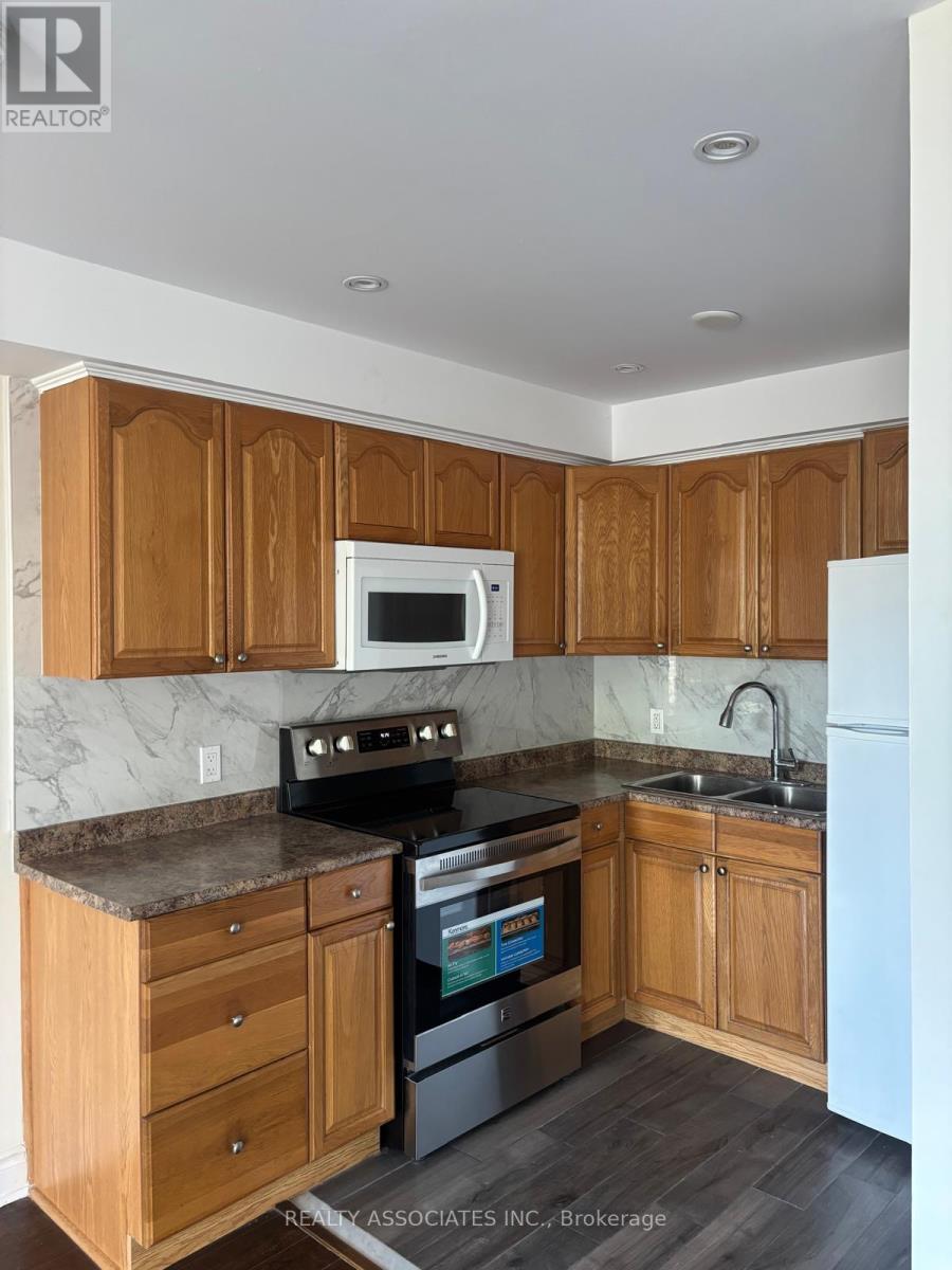 B - 1389 Danforth Avenue, Toronto, Ontario M4J 1N2 - Photo 2 - E13192174