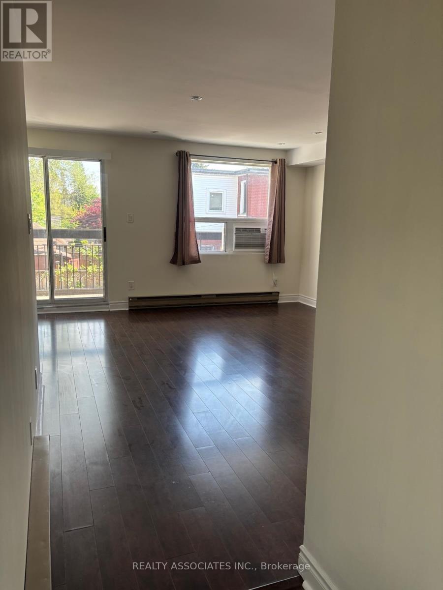 B - 1389 Danforth Avenue, Toronto, Ontario M4J 1N2 - Photo 5 - E13192174