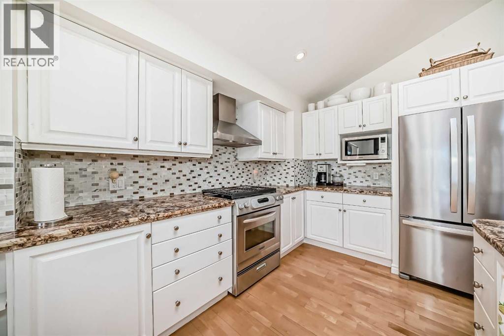 243 Mt Assiniboine Circle SE, Calgary, Alberta  T2Z 2N4 - Photo 7 - A2314314