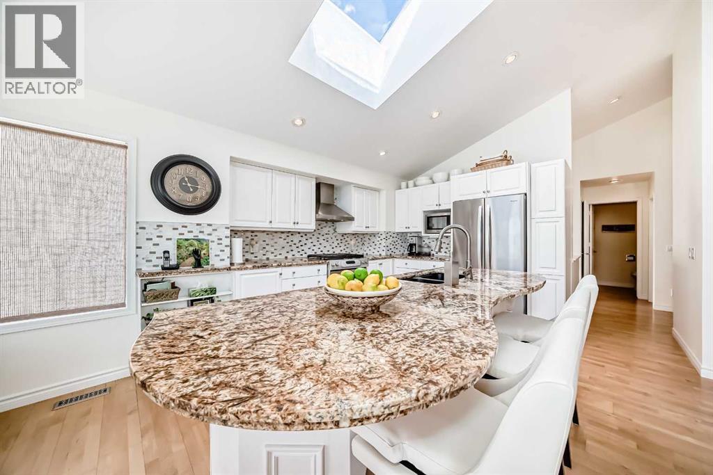 243 Mt Assiniboine Circle SE, Calgary, Alberta  T2Z 2N4 - Photo 6 - A2314314