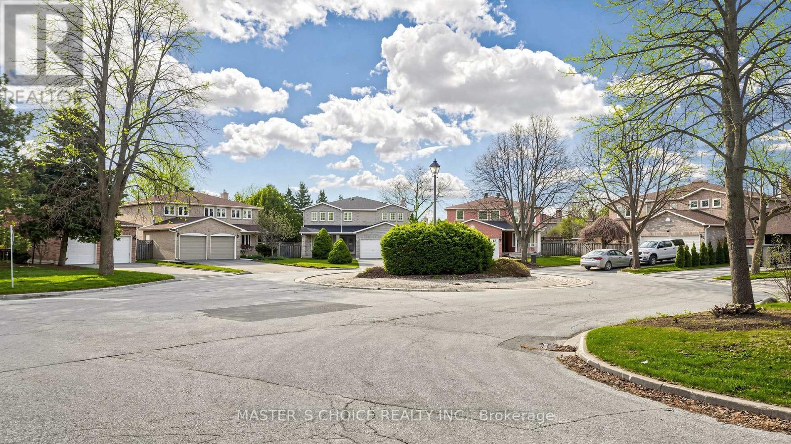 5 Espby Court, Richmond Hill, Ontario  L4C 9L2 - Photo 4 - N13191302
