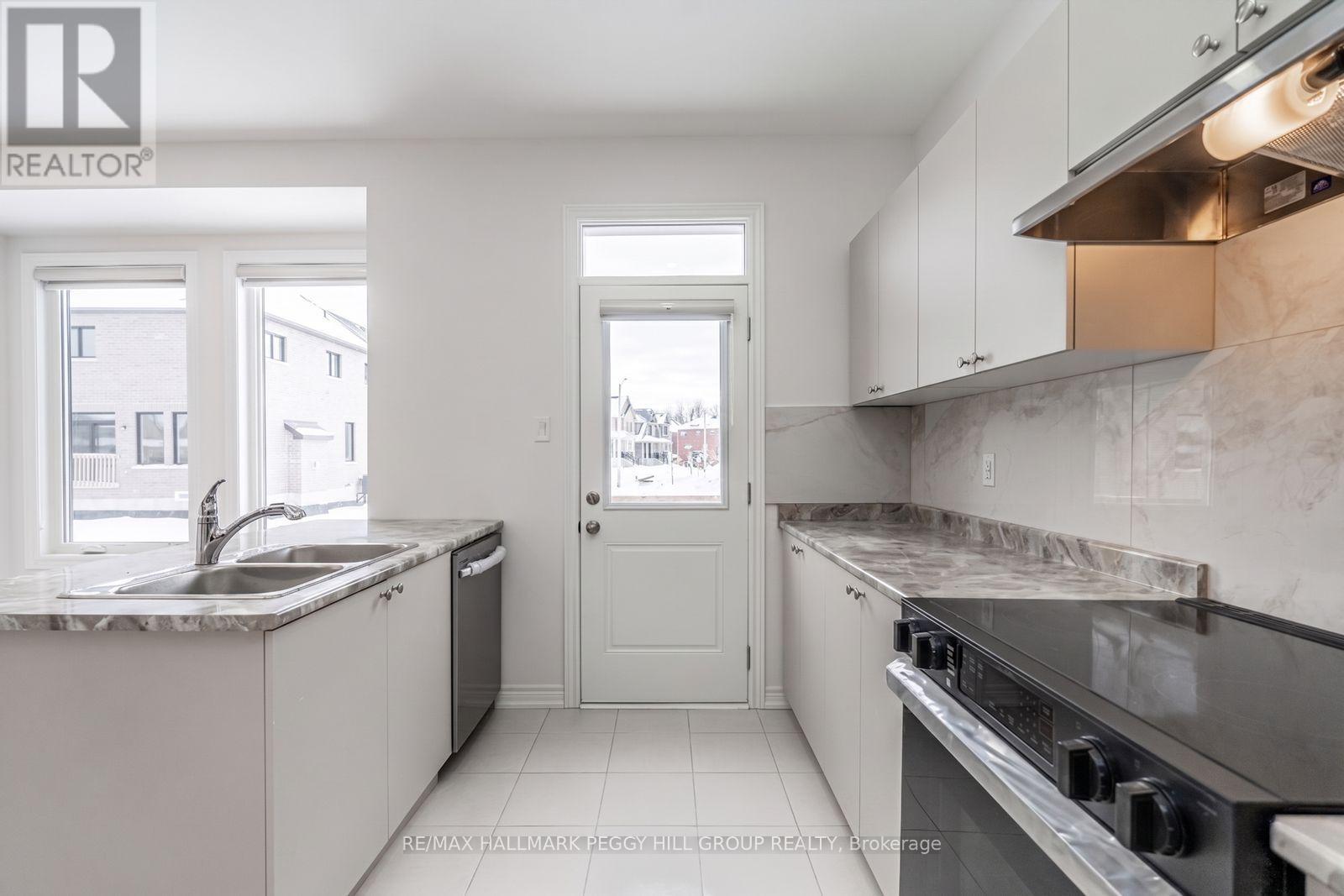 17 Turley Way, Essa, Ontario  L3W 0L8 - Photo 4 - N13191464