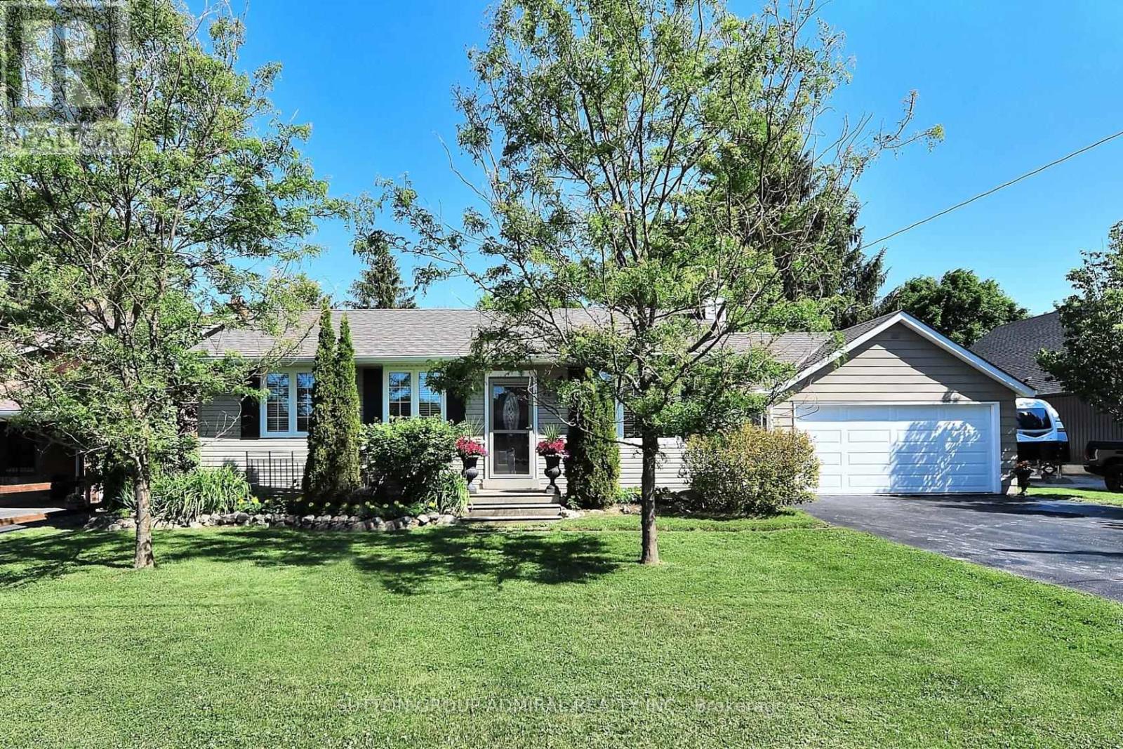 62 May Avenue, East Gwillimbury (Sharon), Ontario L0G 1V0 - Photo 1 - N13191672