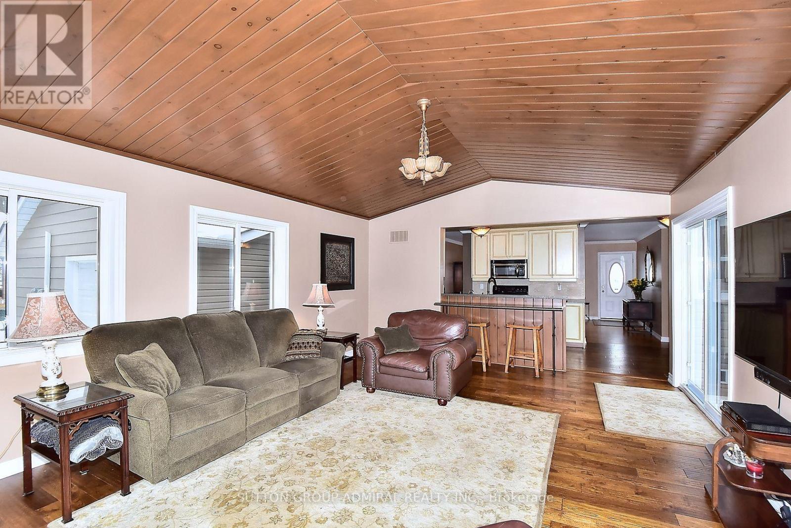 62 May Avenue, East Gwillimbury (Sharon), Ontario L0G 1V0 - Photo 11 - N13191672