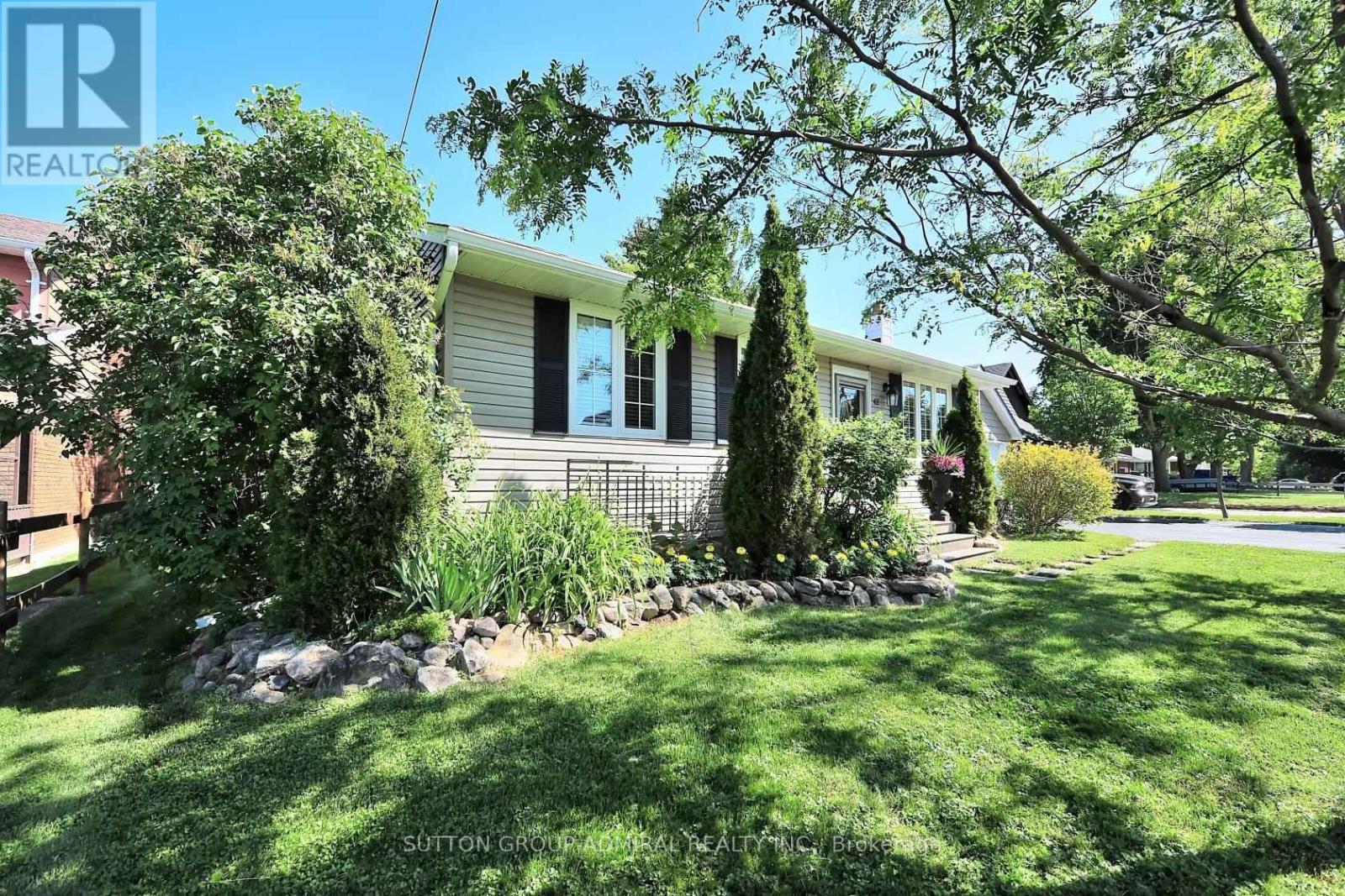 62 May Avenue, East Gwillimbury (Sharon), Ontario L0G 1V0 - Photo 3 - N13191672