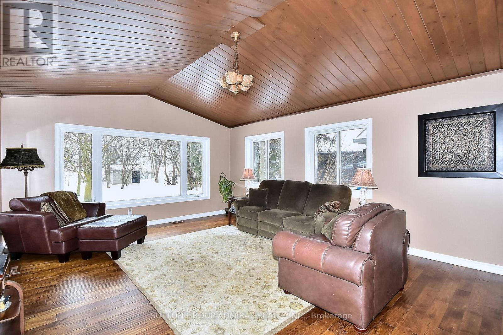 62 May Avenue, East Gwillimbury (Sharon), Ontario L0G 1V0 - Photo 8 - N13191672