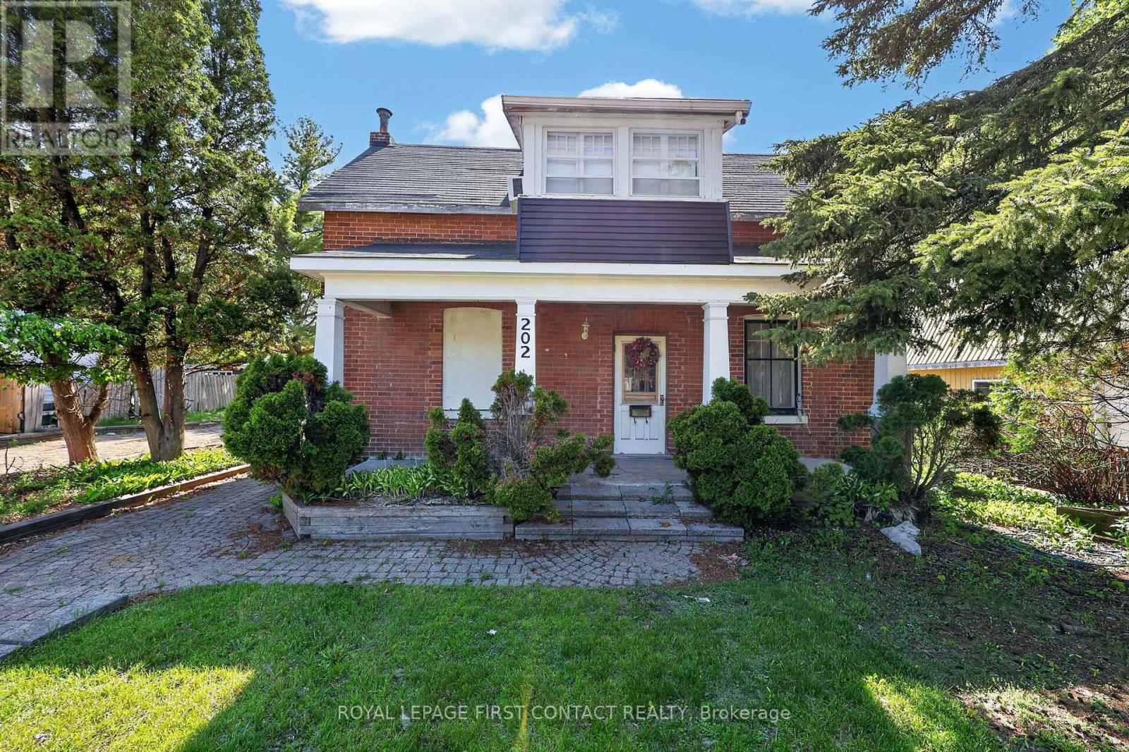 202 Bradford Street, Barrie (Allandale Centre), Ontario  L4N 3B6 - Photo 2 - S13190794