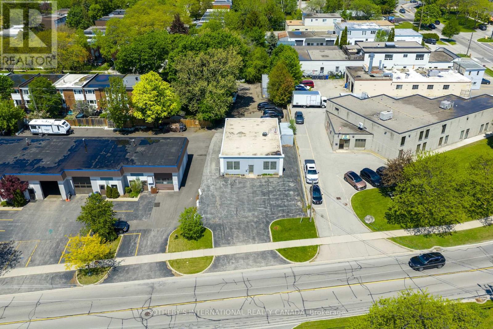 2455 Industrial Street, Burlington, Ontario  L7P 1A6 - Photo 2 - W13190662