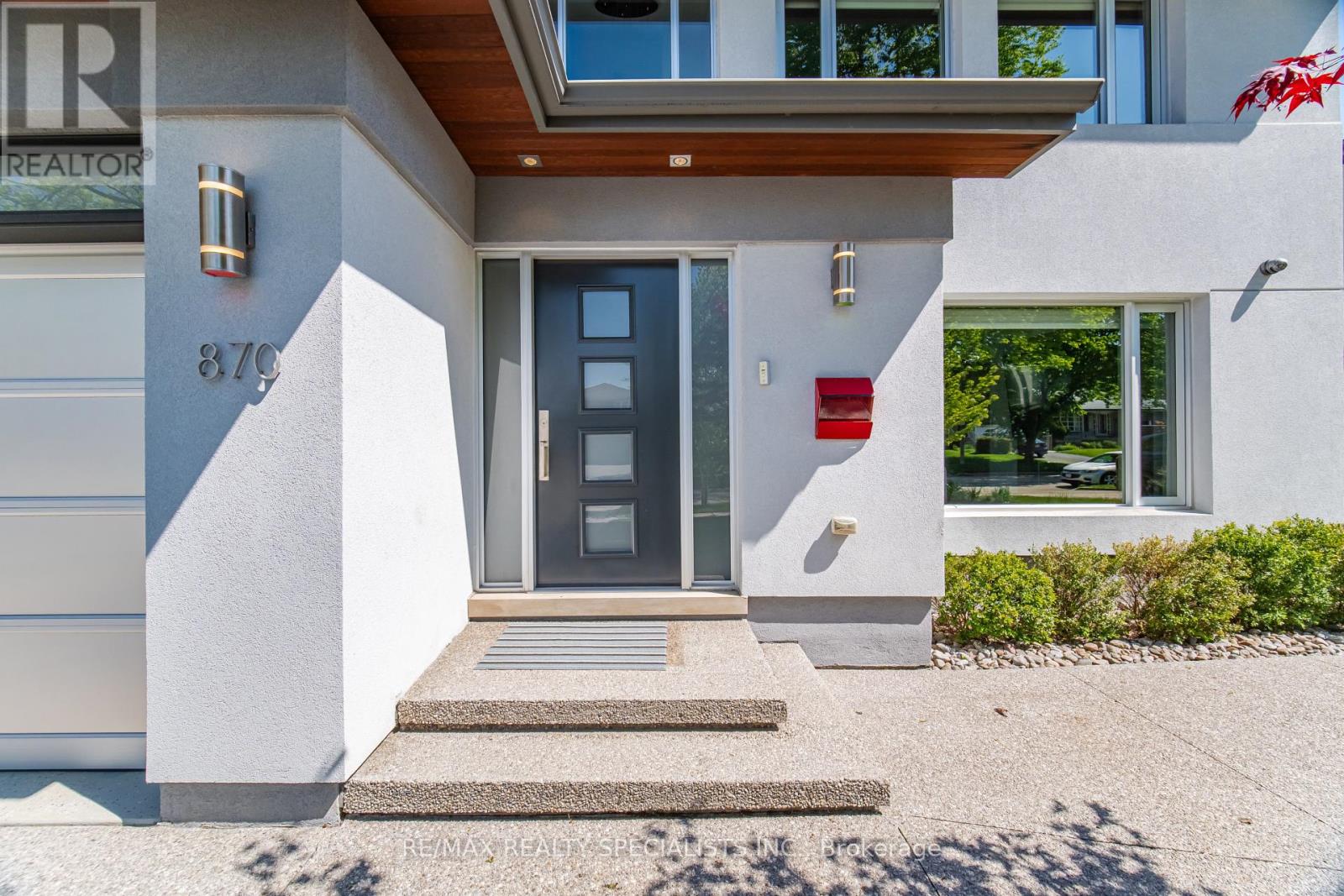 870 Hollowtree Crescent, Mississauga, Ontario  L4Y 2V2 - Photo 2 - W13191436