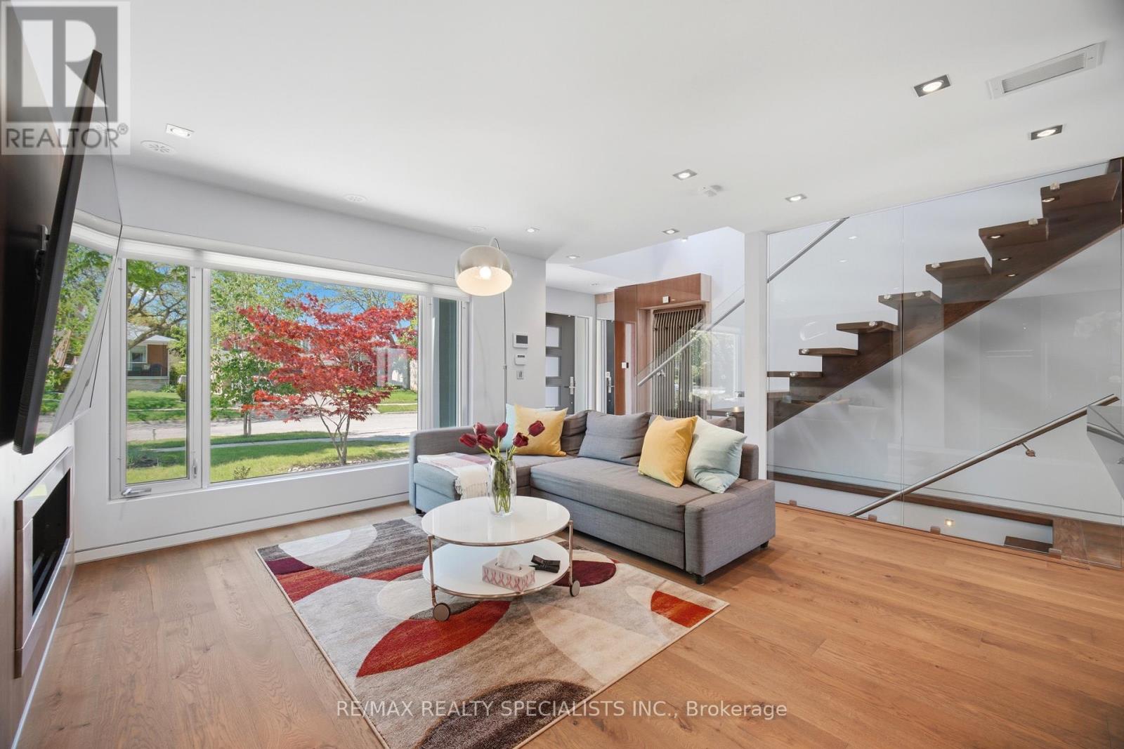 870 Hollowtree Crescent, Mississauga, Ontario  L4Y 2V2 - Photo 6 - W13191436