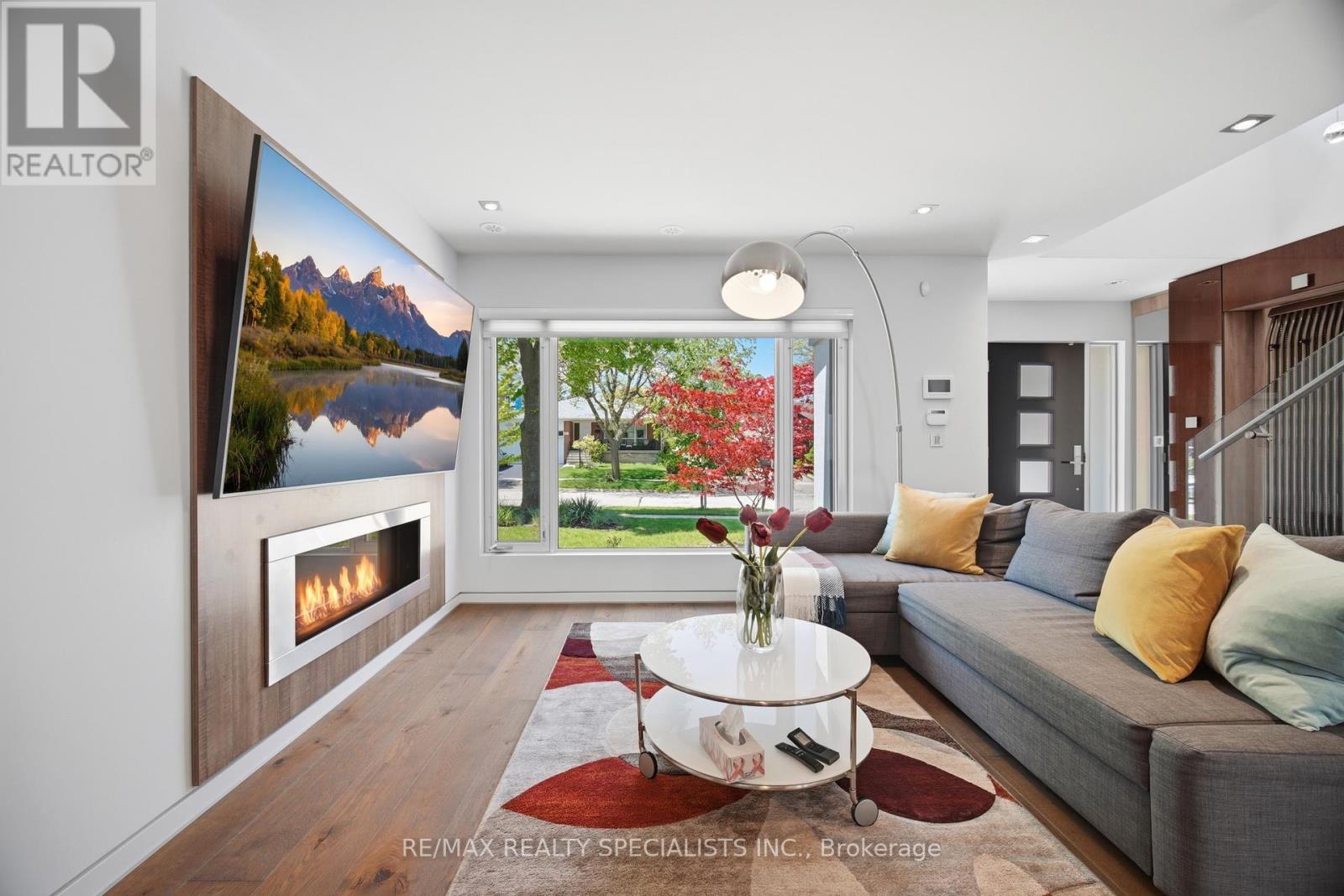 870 Hollowtree Crescent, Mississauga, Ontario  L4Y 2V2 - Photo 8 - W13191436