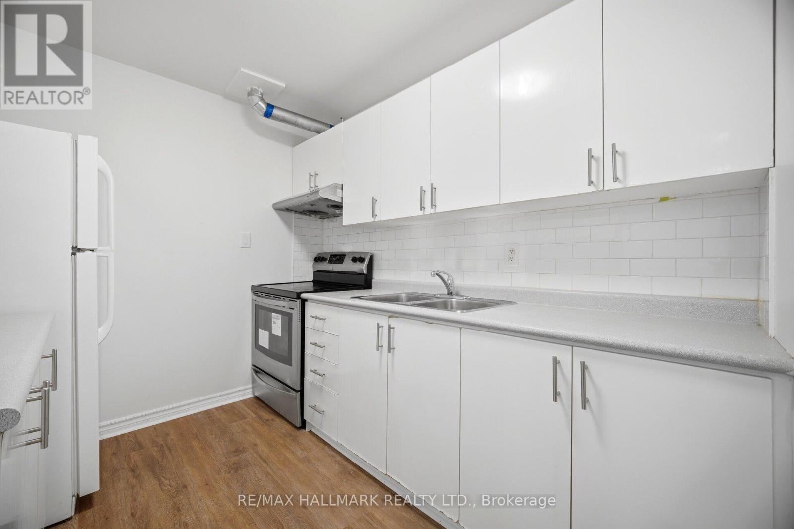 314 - 3025 The Credit Woodlands Drive, Mississauga, Ontario  L5C 2V3 - Photo 2 - W13191450