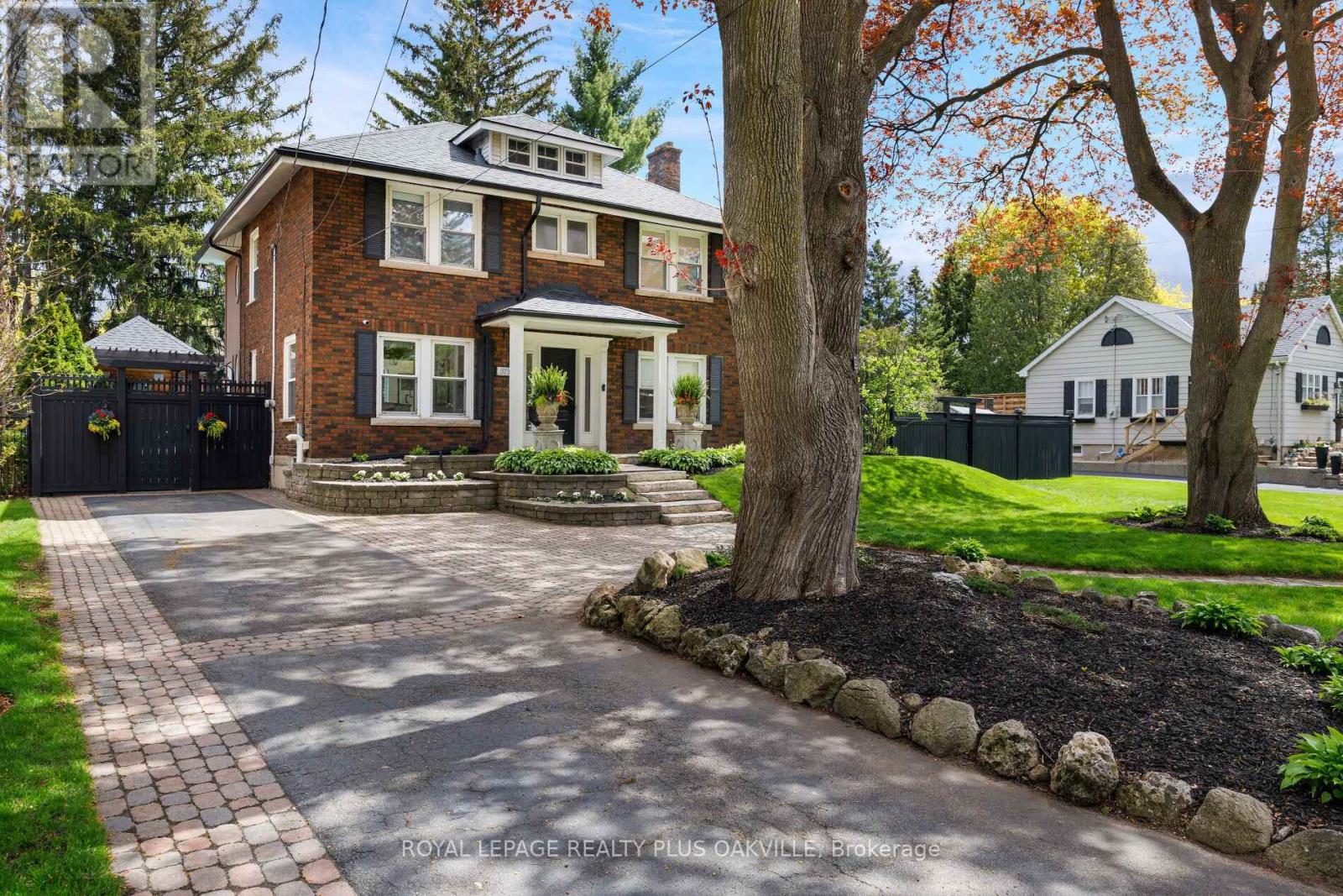 373 ROSSMORE BOULEVARD, Burlington, Ontario