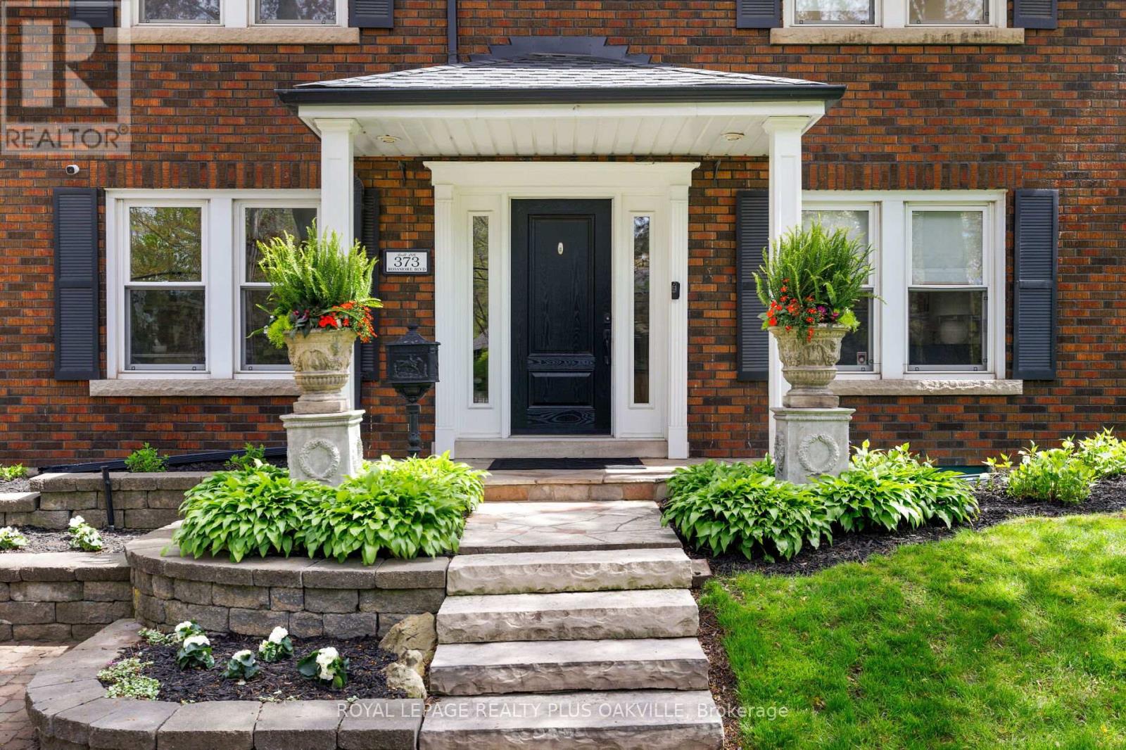 373 Rossmore Boulevard, Burlington, Ontario  L7N 1R9 - Photo 3 - W13191566