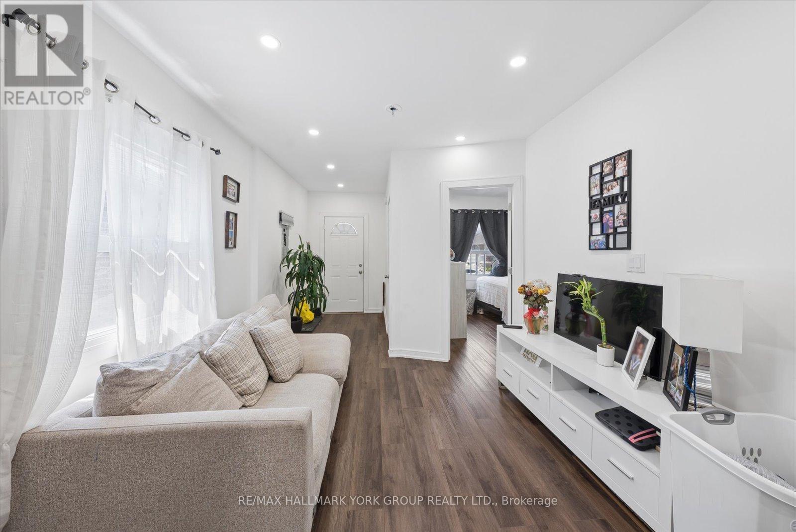 49 Cordella Avenue, Toronto, Ontario  M6N 2J7 - Photo 4 - W13191836