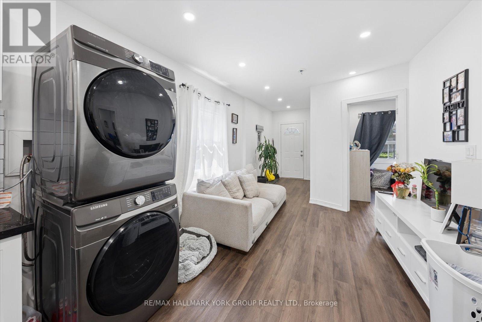 49 Cordella Avenue, Toronto, Ontario  M6N 2J7 - Photo 6 - W13191836