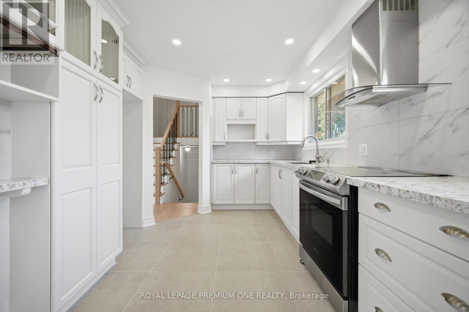 3195 Golden Orchard Drive, Mississauga, Ontario  L4Y 3G7 - Photo 8 - W13192042