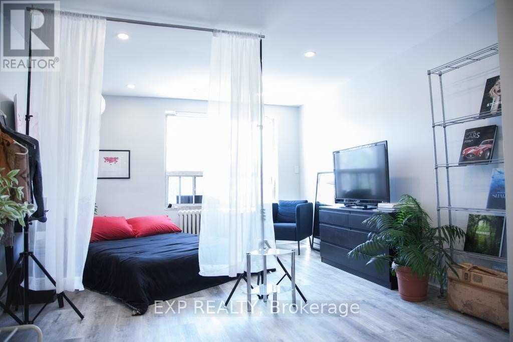 5 - 259 Lakeshore Road E, Mississauga, Ontario  L5G 1G8 - Photo 4 - W13192354