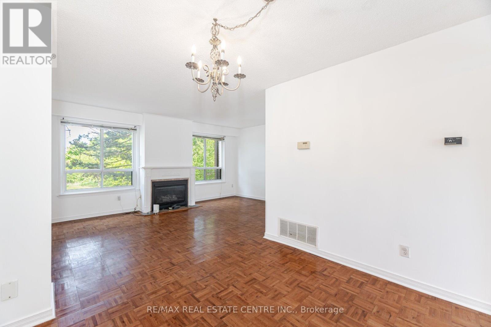 122 Moregate Crescent, Brampton, Ontario  L6S 3K9 - Photo 15 - W13192674