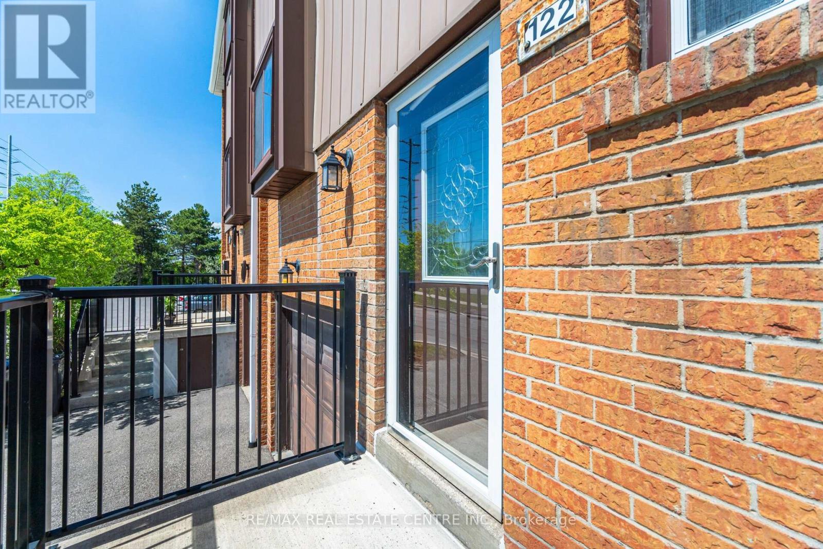 122 Moregate Crescent, Brampton, Ontario  L6S 3K9 - Photo 4 - W13192674