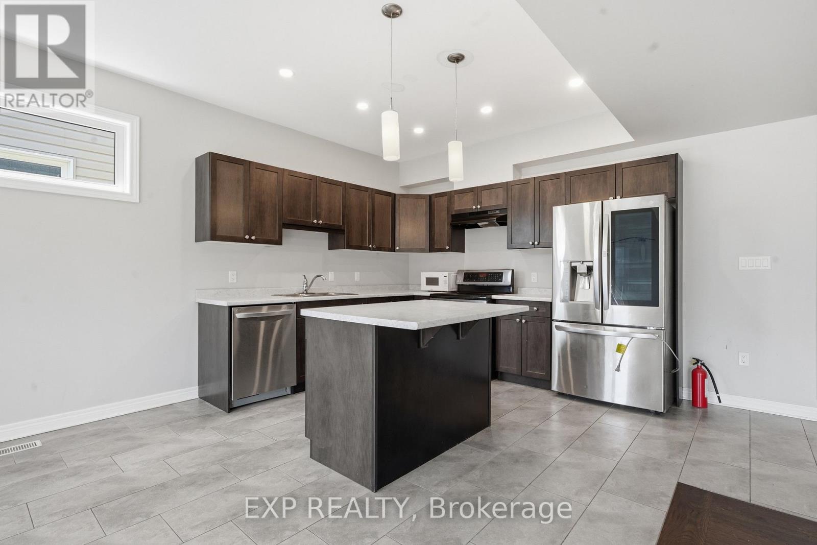 15 Bowman Crescent, Thorold, Ontario  L2V 0G3 - Photo 9 - X13193596