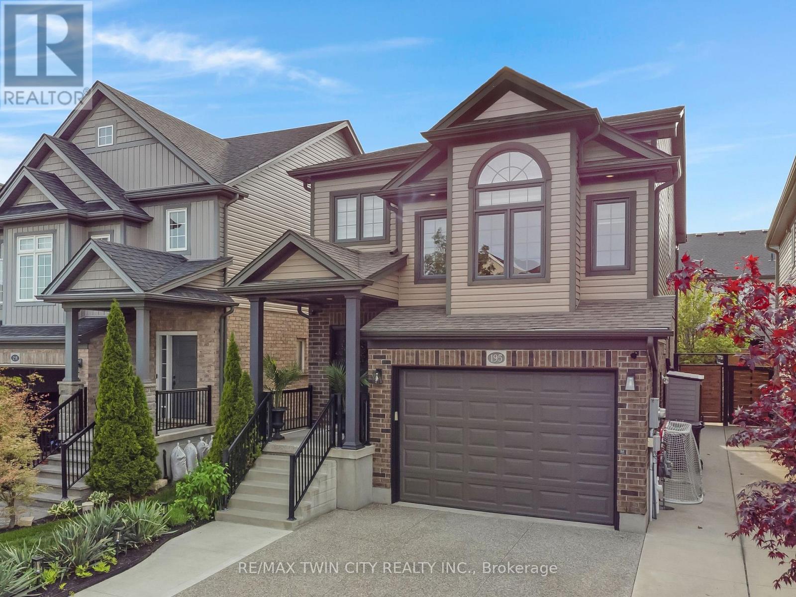 195 Hardcastle Drive, Cambridge, Ontario  N1S 0A8 - Photo 2 - X13191276