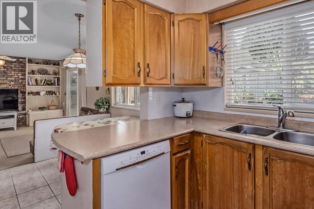 1304 Hornby Street, Coquitlam, British Columbia  V3E 1V4 - Photo 9 - R3128555