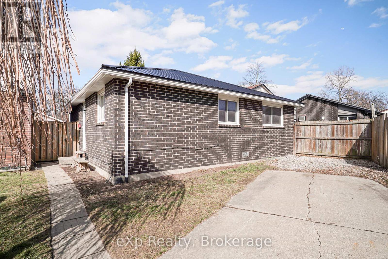 9190 Blencarn Court, Windsor, Ontario  N8S 4L3 - Photo 6 - X13193102