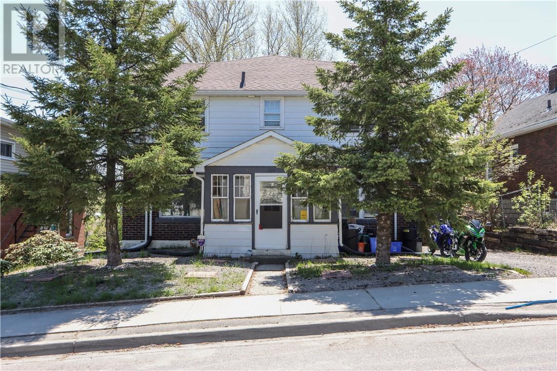 257 Oak Street, Sudbury, Ontario  P3C 1N1 - Photo 2 - 2128100